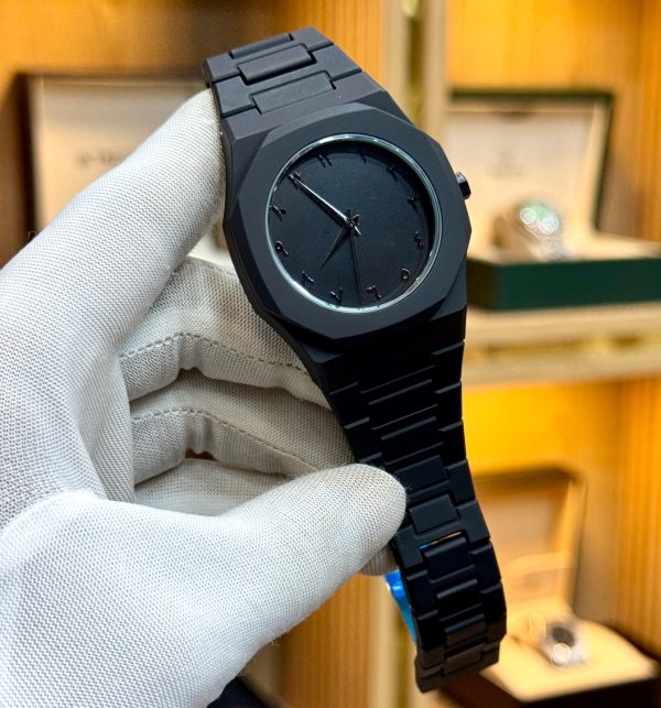 Full Black Analog Quartz Watch – Lightweight & Durable