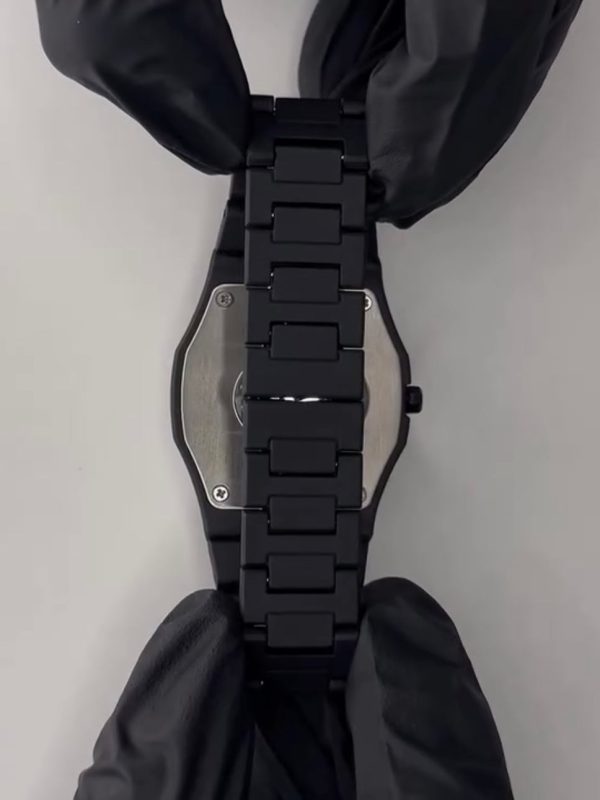 Full Black Analog Quartz Watch – Lightweight & Durable